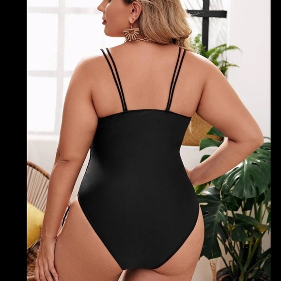 SHEIN women’s plus size swimsuit - Picture 2 of 4